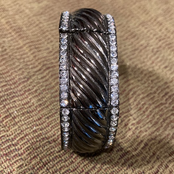 NWOT - Black Stretch Bracelet With Swirl Design and Cubic Zirconia Side Edging - Picture 4 of 6